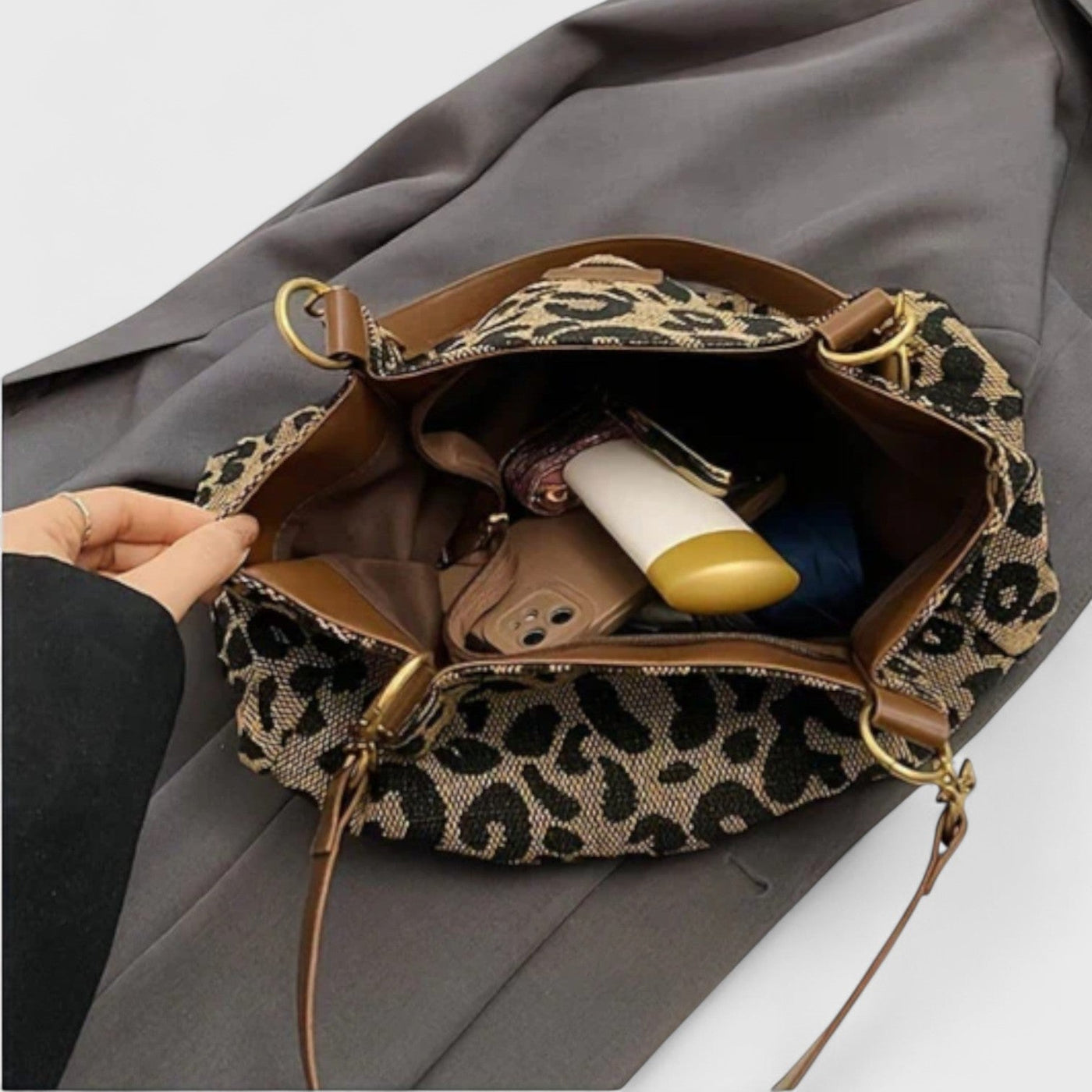 Paola | Borsa capiente con elegante stampa leopardata